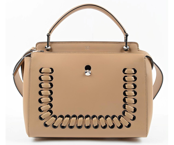 フェンディ バッグフェンディ 2016新作 取り外し可能なショルダーストラップ 今話題の'Fashion Show Dotcom' Tote Bag Camel フェンディ バッグフェンディ 2016新作 取り外し可能なショルダーストラップ 今話題の'Fashion Show Dotcom' Tote Bag Camel