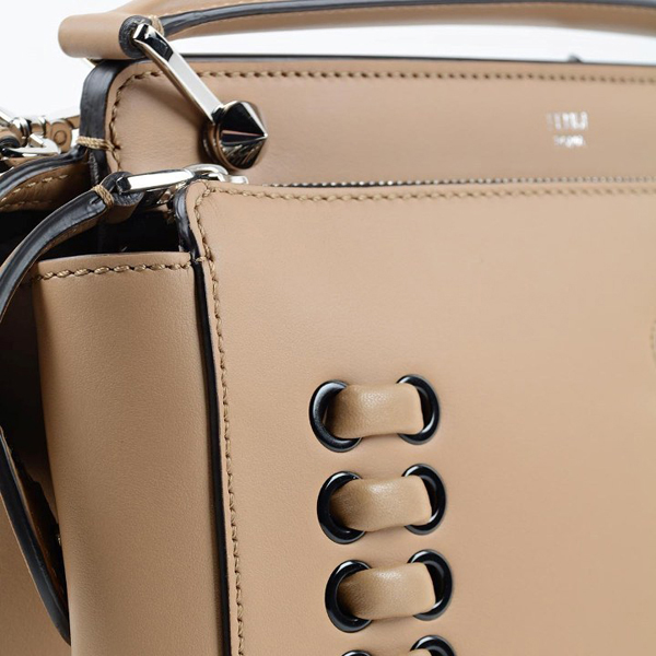 フェンディ バッグフェンディ 2016新作 取り外し可能なショルダーストラップ 今話題の'Fashion Show Dotcom' Tote Bag Camel フェンディ バッグフェンディ 2016新作 取り外し可能なショルダーストラップ 今話題の'Fashion Show Dotcom' Tote Bag Camel