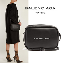 バレンシアガ スーパーコピー ショルダーバッグポシェット ブラックEVERYDAY CAMERA BAG ブラック カメ バレンシアガ スーパーコピー ショルダーバッグポシェット ブラックEVERYDAY CAMERA BAG ブラック カメ