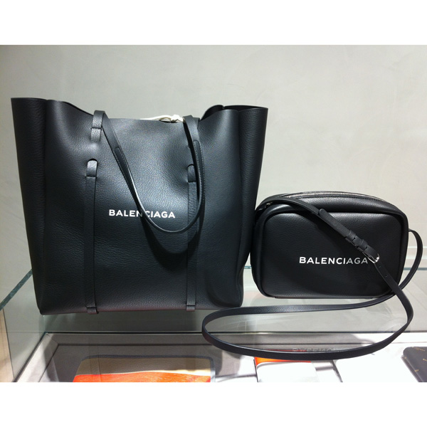 バレンシアガ トートバッグ Everyday Tote S ホワイトロゴが印象的unisex スーパーコピー バレンシアガ トートバッグ Everyday Tote S ホワイトロゴが印象的unisex スーパーコピー