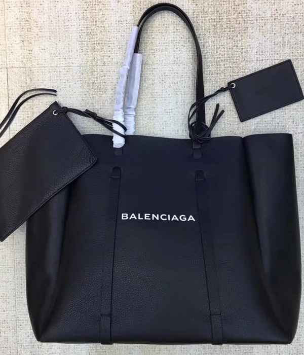 バレンシアガ トートバッグ Everyday Tote S ホワイトロゴが印象的unisex スーパーコピー バレンシアガ トートバッグ Everyday Tote S ホワイトロゴが印象的unisex スーパーコピー