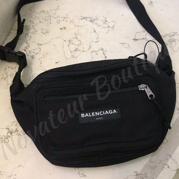 バレンシアガ ショルダーバッグ バレンシアガ ロゴ入り ブラックショルダーバック スーパーコピー バレンシアガ ショルダーバッグ バレンシアガ ロゴ入り ブラックショルダーバック スーパーコピー