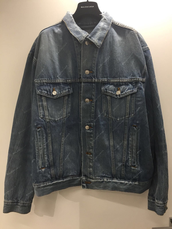 新作 バレンシアガ ジャケット ライクアマンデニムジャケット 全面ロゴ スーパーコピー 新作 バレンシアガ ジャケット ライクアマンデニムジャケット 全面ロゴ スーパーコピー