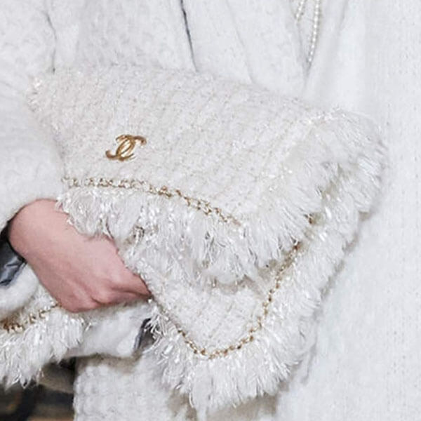 シャネル runway登場 ツイードクラッチBAG ふわふわのツイードとフリンジが