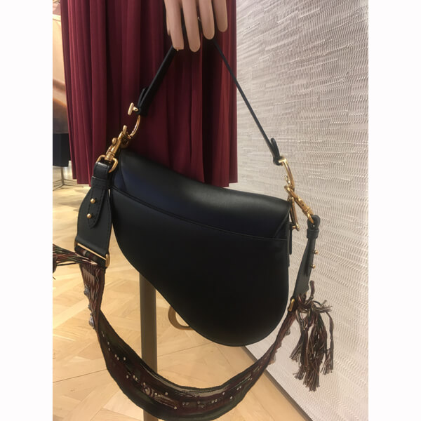 ディオールバッグ 激安 新作 カーフスキン “SADDLE” バッグ (Black) M0446CWGH_M900 ディオールバッグ 激安 新作 カーフスキン “SADDLE” バッグ (Black) M0446CWGH_M900