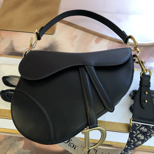 ディオールバッグ 激安 新作 カーフスキン “SADDLE” バッグ (Black) M0446CWGH_M900 ディオールバッグ 激安 新作 カーフスキン “SADDLE” バッグ (Black) M0446CWGH_M900