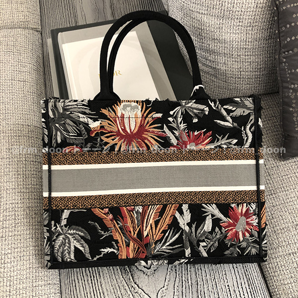 ディオール ブックトート コピー 2020SS新作 ディオール BOOK TOTE S フラワー ブラック M1296ZWFC M911 ディオール ブックトート コピー 2020SS新作 ディオール BOOK TOTE S フラワー ブラック M1296ZWFC M911