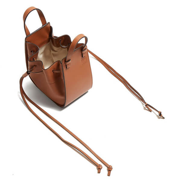 春夏新作 ロエベスーパーコピー ロエベ★完売続出ハンモックミニ レザートート 春夏新作 ロエベスーパーコピー ロエベ★完売続出ハンモックミニ レザートート