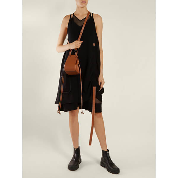 春夏新作 ロエベスーパーコピー ロエベ★完売続出ハンモックミニ レザートート 春夏新作 ロエベスーパーコピー ロエベ★完売続出ハンモックミニ レザートート