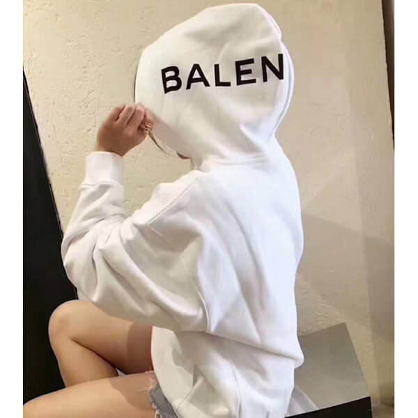 バレンシアガ パーカー 偽物 バレンシアガ ロゴ入りパーカー ホワイト バレンシアガ パーカー 偽物 バレンシアガ ロゴ入りパーカー ホワイト