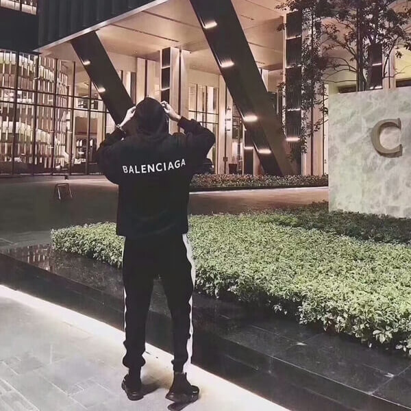 バレンシアガ パーカー コピー バレンシアガ パーカーフーディ ロゴ パーカー フーディ スーパーコピー バレンシアガ パーカー コピー バレンシアガ パーカーフーディ ロゴ パーカー フーディ スーパーコピー