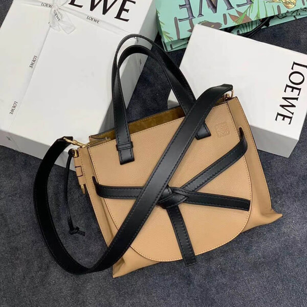 新作限定ロエベ ゲートトップハンドルバッグ スーパーコピー ロエベ gate top handle71I-3E8018 新作限定ロエベ ゲートトップハンドルバッグ スーパーコピー ロエベ gate top handle71I-3E8018