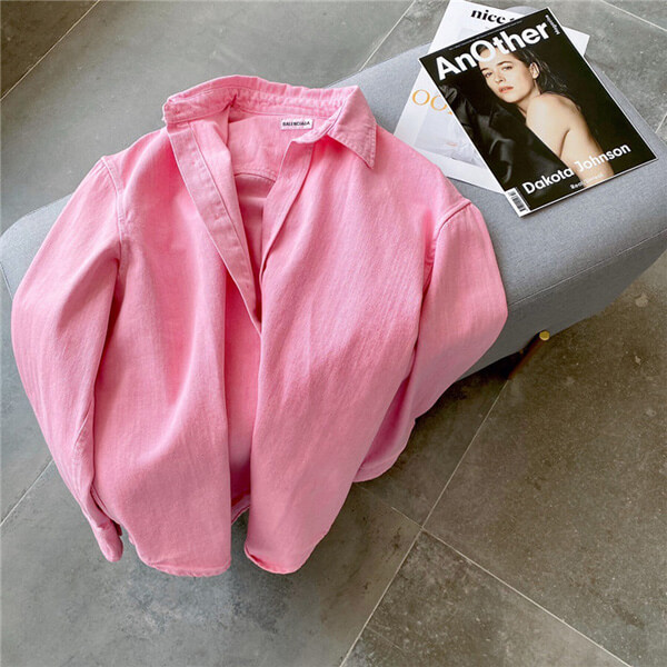 バレンシアガ 偽物 トンシャツ バレンシアガ トーンオントーンのマザーオブパールボタン バレンシアガ 偽物 トンシャツ バレンシアガ トーンオントーンのマザーオブパールボタン