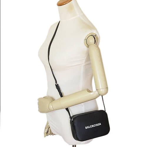 バレンシアガ ショルダーバッグ 偽物 EVERYDAY XS レディース 552372 DLQ4N バレンシアガ ショルダーバッグ 偽物 EVERYDAY XS レディース 552372 DLQ4N