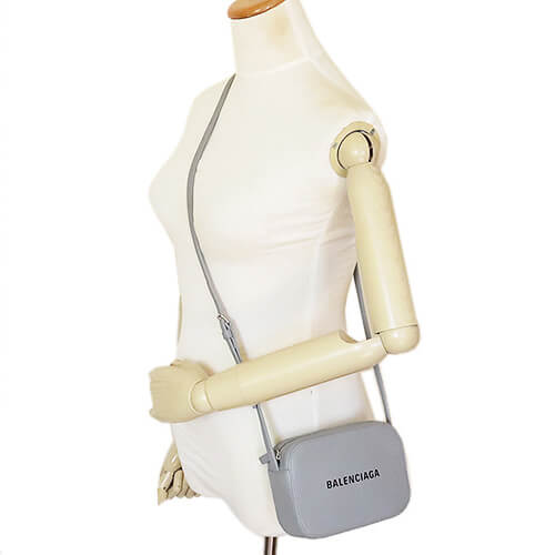 バレンシアガ ショルダーバッグ 偽物 EVERYDAY XS レディース 552372 DLQ4N バレンシアガ ショルダーバッグ 偽物 EVERYDAY XS レディース 552372 DLQ4N