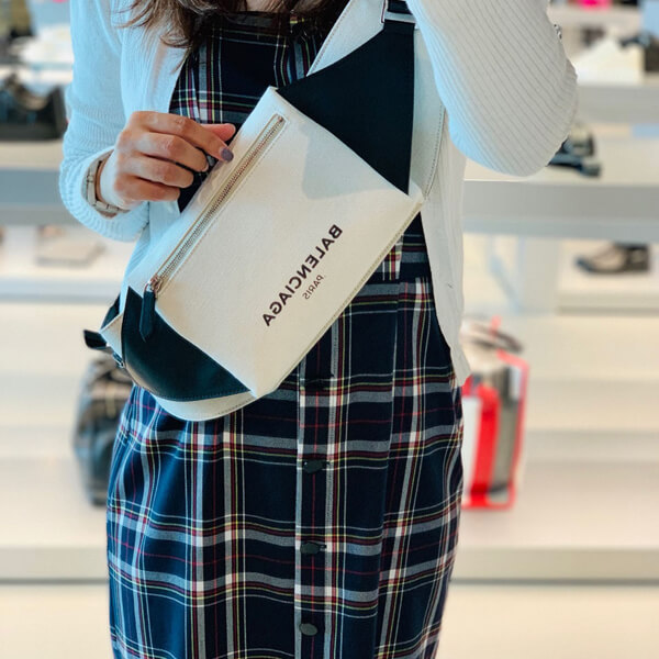 バレンシアガ ベルトバッグ 偽物 HANDBAG ベルトハンドバッグ 433625 KLXAN バレンシアガ ベルトバッグ 偽物 HANDBAG ベルトハンドバッグ 433625 KLXAN