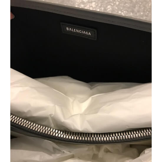 バレンシアガ トート 偽物 ロゴ バレンシアガ セールで嬉しい入荷 ポーチ付きGreyCABAS/S バレンシアガ トート 偽物 ロゴ バレンシアガ セールで嬉しい入荷 ポーチ付きGreyCABAS/S