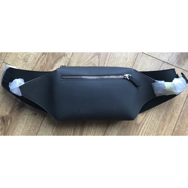 バレンシアガ ボディバッグ 偽物 アウトレット バレンシアガ☆レザーボディーバッグ433625 CNT2N 1360 バレンシアガ ボディバッグ 偽物 アウトレット バレンシアガ☆レザーボディーバッグ433625 CNT2N 1360