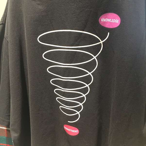 バレンシアガ tシャツ 偽物 バレンシアガ バックプリント 半袖Tシャツ バレンシアガ tシャツ 偽物 バレンシアガ バックプリント 半袖Tシャツ