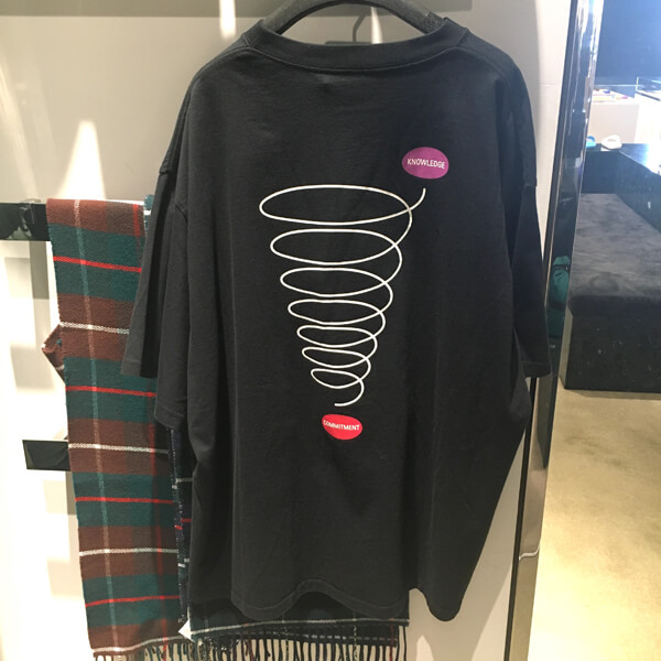 バレンシアガ tシャツ 偽物 バレンシアガ バックプリント 半袖Tシャツ バレンシアガ tシャツ 偽物 バレンシアガ バックプリント 半袖Tシャツ