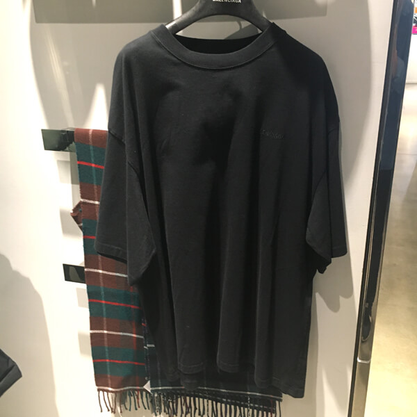 バレンシアガ tシャツ 偽物 バレンシアガ バックプリント 半袖Tシャツ バレンシアガ tシャツ 偽物 バレンシアガ バックプリント 半袖Tシャツ