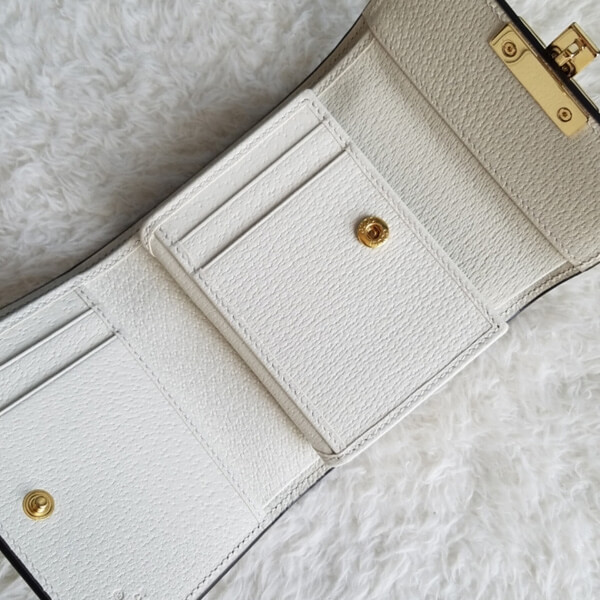 破格値 グッチ(グッチ) GG Ladies Bee Wallet 三つ折り財布 偽物 453155 DJ2KG 9089 破格値 グッチ(グッチ) GG Ladies Bee Wallet 三つ折り財布 偽物 453155 DJ2KG 9089