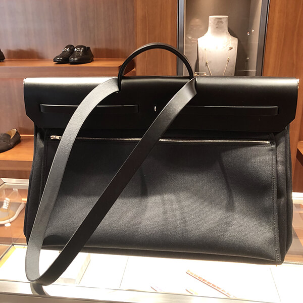 エルメス 2020"HERBAG ZIP Retourne Cabine"NOIR/TOILE MILITAIRE エルメス 2020"HERBAG ZIP Retourne Cabine"NOIR/TOILE MILITAIRE