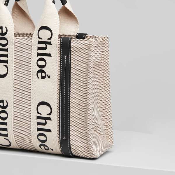 クロエ☆SMALL WOODY TOTE BAG☆スモールトートバッグ CHC21US385E6690U クロエ☆SMALL WOODY TOTE BAG☆スモールトートバッグ CHC21US385E6690U
