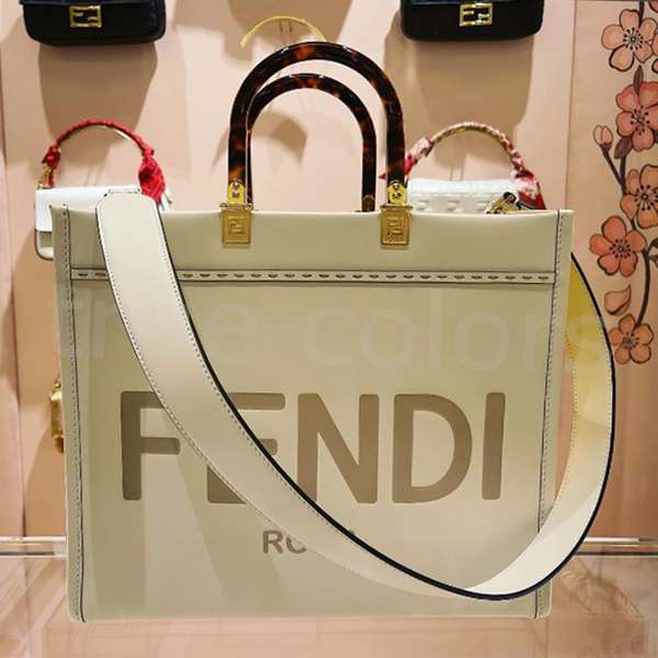 フェンディ 21SS SUNSHINE ロゴ べっ甲ハンドル レザー製 ショッパー 8BH386ABVLF0K7E フェンディ 21SS SUNSHINE ロゴ べっ甲ハンドル レザー製 ショッパー 8BH386ABVLF0K7E