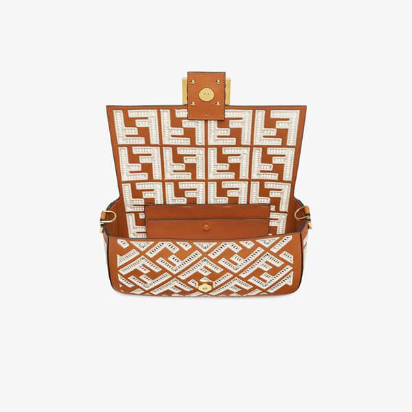 【フェンディ】フェンディ/FF刺繍入りブラウンレザーバッグ 8BR600AF2QF1C0G 【フェンディ】フェンディ/FF刺繍入りブラウンレザーバッグ 8BR600AF2QF1C0G