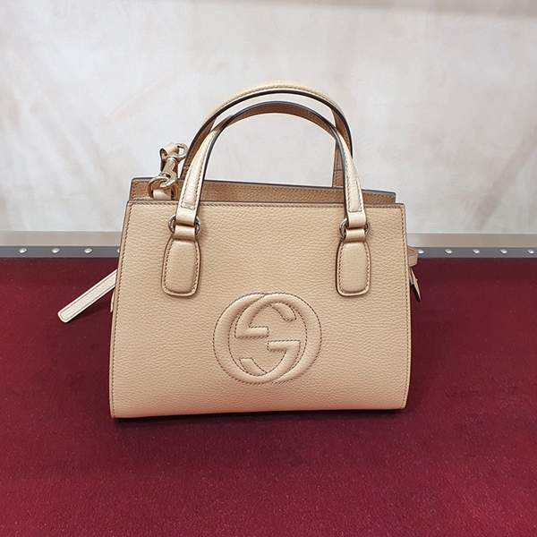 グッチGGエンボス入ミニハンドバッグ 偽物 607722 CAO0G 2754 グッチGGエンボス入ミニハンドバッグ 偽物 607722 CAO0G 2754