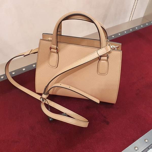 グッチGGエンボス入ミニハンドバッグ 偽物 607722 CAO0G 2754 グッチGGエンボス入ミニハンドバッグ 偽物 607722 CAO0G 2754