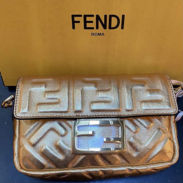 希少 フェンディ ゴージャス レザーバケット ミニバッグ 偽物 FF ゴールド 希少 フェンディ ゴージャス レザーバケット ミニバッグ 偽物 FF ゴールド
