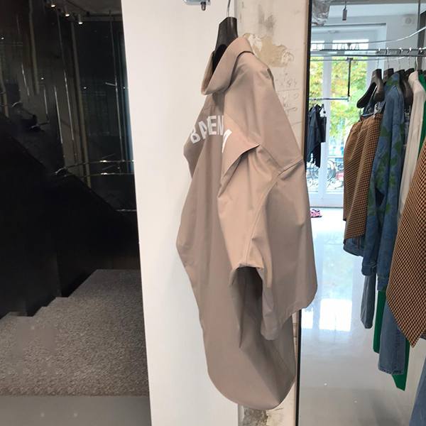 バレンシアガ ポプリン スウィング シャツ コピー 622051 TIM39 バレンシアガ ポプリン スウィング シャツ コピー 622051 TIM39