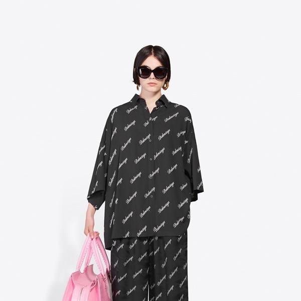 新作★ バレンシアガ★オーバーサイズロゴシャツ 偽物 595038TJLY91070 新作★ バレンシアガ★オーバーサイズロゴシャツ 偽物 595038TJLY91070