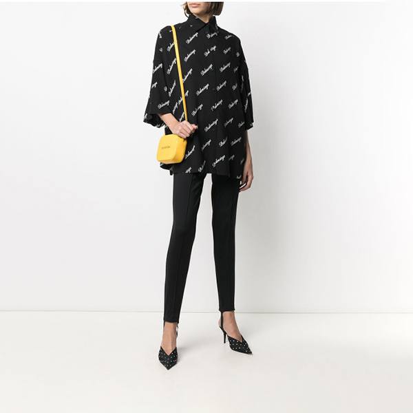 新作★ バレンシアガ★オーバーサイズロゴシャツ 偽物 595038TJLY91070 新作★ バレンシアガ★オーバーサイズロゴシャツ 偽物 595038TJLY91070