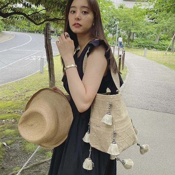 新木優子さん愛用★【ディオール】 D-BUBBLE バケットバッグ偽物M1276VREZ_M925 新木優子さん愛用★【ディオール】 D-BUBBLE バケットバッグ偽物M1276VREZ_M925
