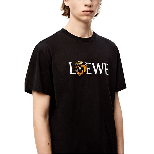 ロエベ☆Joe Brainard 刺繍 ロゴ付き Tシャツ偽物H526Y22J231100 ロエベ☆Joe Brainard 刺繍 ロゴ付き Tシャツ偽物H526Y22J231100