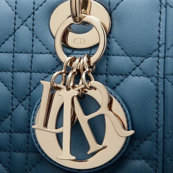 レディ ディオール ABC ハンドバッグコピー バッジ3つM0538OSJB_M928 レディ ディオール ABC ハンドバッグコピー バッジ3つM0538OSJB_M928