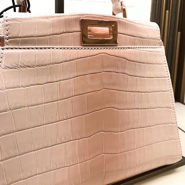 フェンディ PEEKABOO クロコダイルレザー ハンドバッグ コピー*ピンク8BN244A9XQF1996 フェンディ PEEKABOO クロコダイルレザー ハンドバッグ コピー*ピンク8BN244A9XQF1996