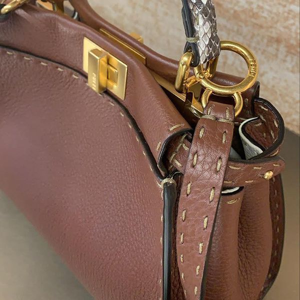 フェンディ☆PEEKABOO MINI☆ピーカブー ミニショルダーコピー 2WAY 8BN244ADYYF1EYC フェンディ☆PEEKABOO MINI☆ピーカブー ミニショルダーコピー 2WAY 8BN244ADYYF1EYC