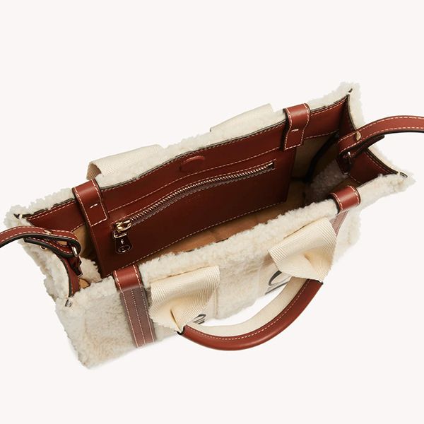 クロエ WOODY 偽物 トートバッグ コピー シリング ストラップ付small tote CHC21WS397F586J1 クロエ WOODY 偽物 トートバッグ コピー シリング ストラップ付small tote CHC21WS397F586J1