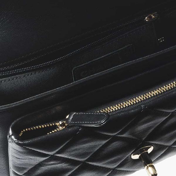 シャネル ショルダーバッグ 偽物 カーフスキン スモールフラップバッグ ブラック AS2798B0670294305 シャネル ショルダーバッグ 偽物 カーフスキン スモールフラップバッグ ブラック AS2798B0670294305
